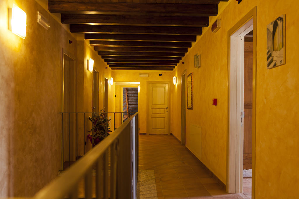 Agriturismo Creta Rossa Torre di Ruggiero Bagian luar foto