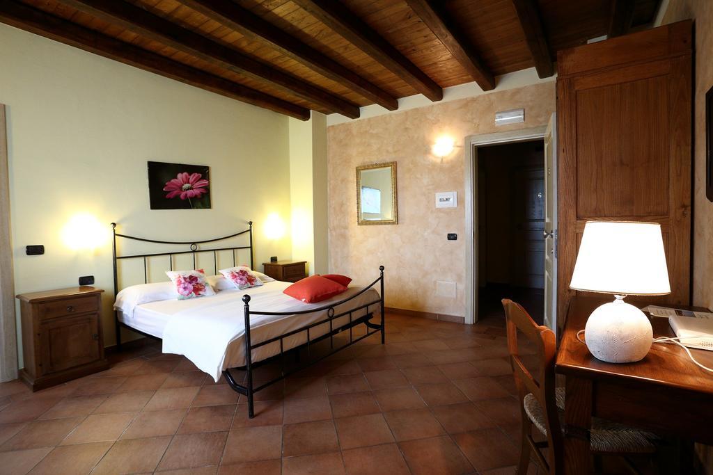 Agriturismo Creta Rossa Torre di Ruggiero Bagian luar foto