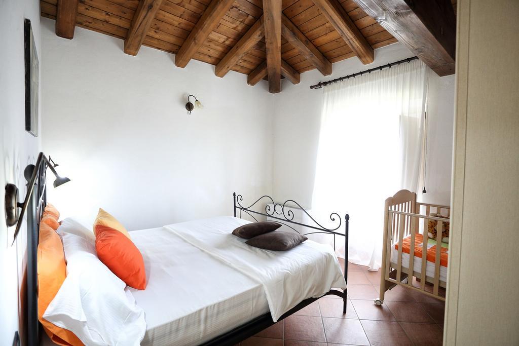 Agriturismo Creta Rossa Torre di Ruggiero Bagian luar foto