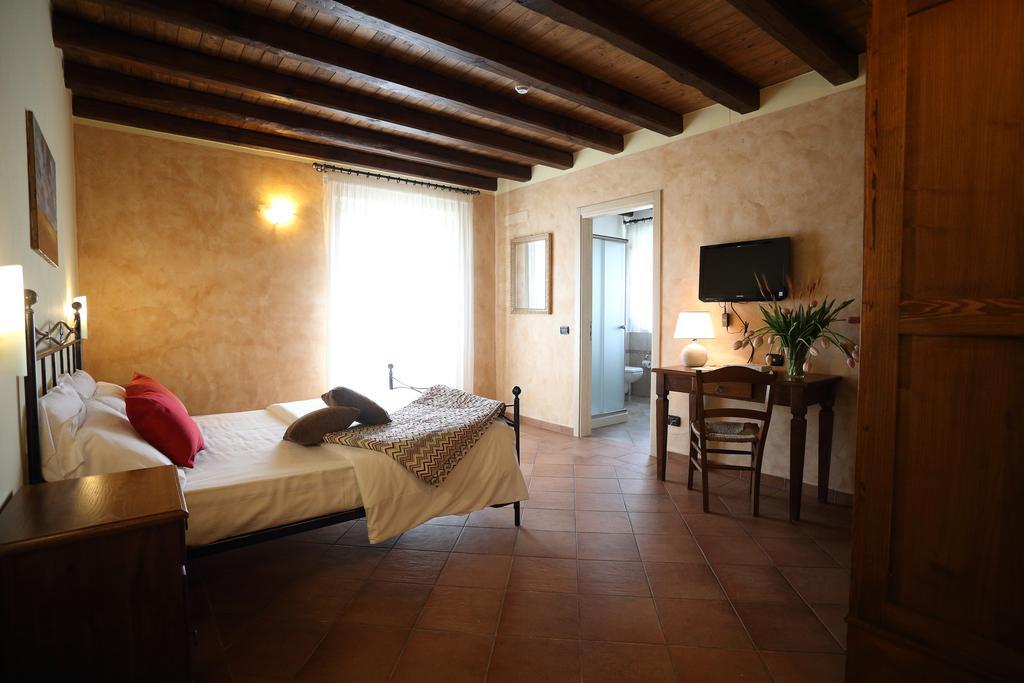 Agriturismo Creta Rossa Torre di Ruggiero Bagian luar foto