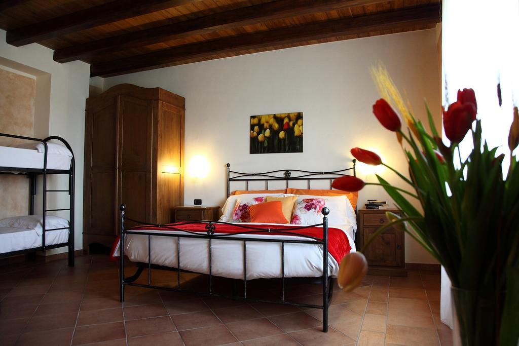 Agriturismo Creta Rossa Torre di Ruggiero Bagian luar foto