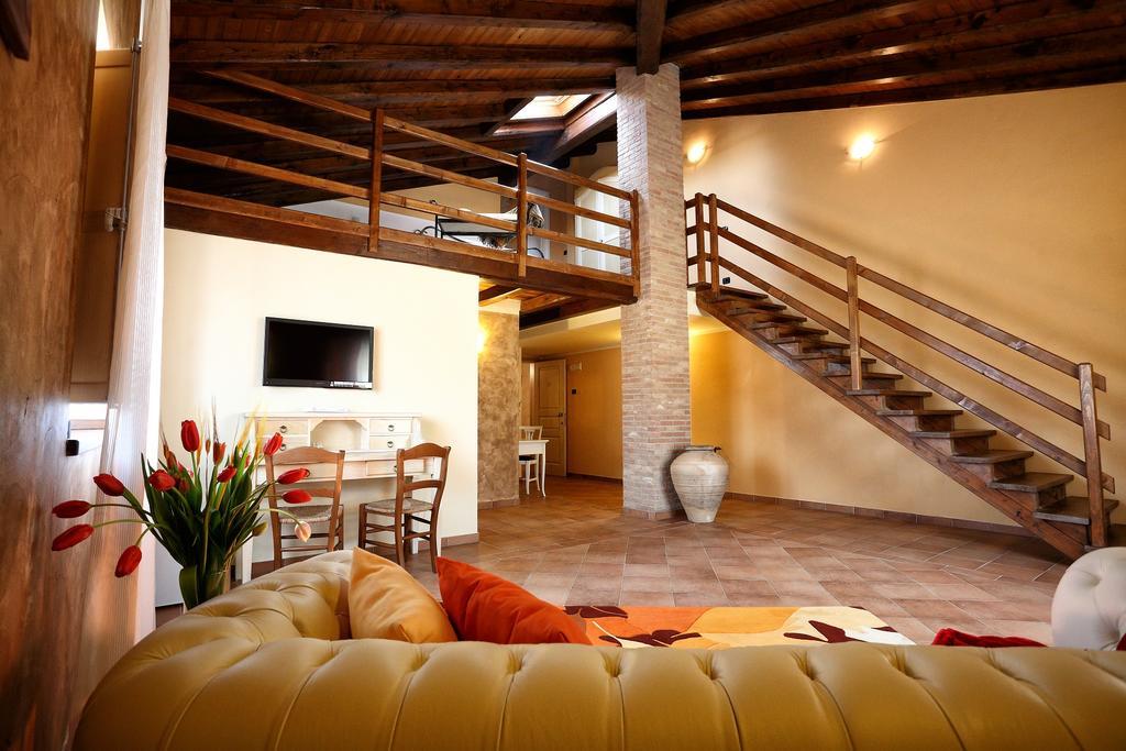 Agriturismo Creta Rossa Torre di Ruggiero Bagian luar foto